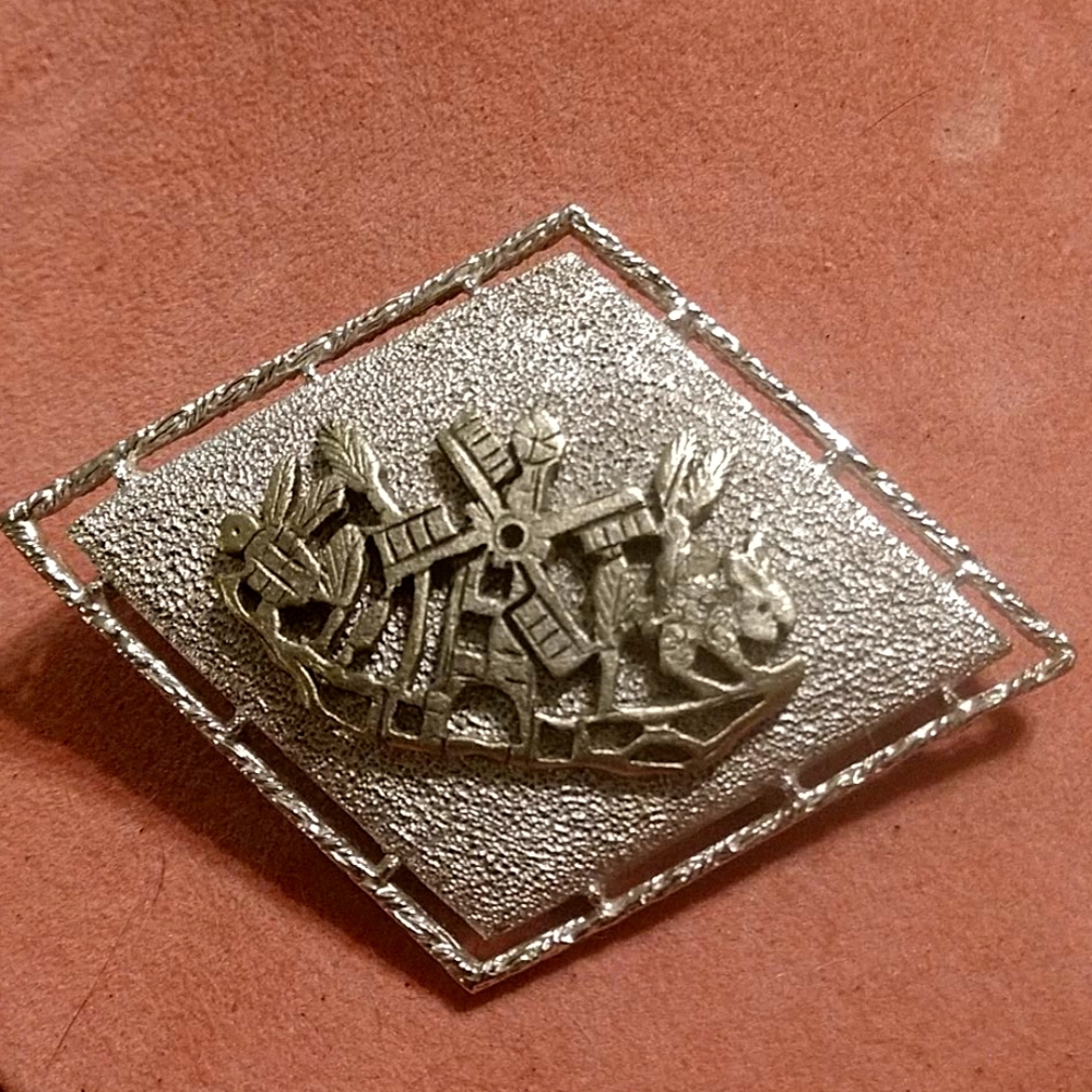 Stunning~Gorgeous Triangular Windmill Brooch - image 1